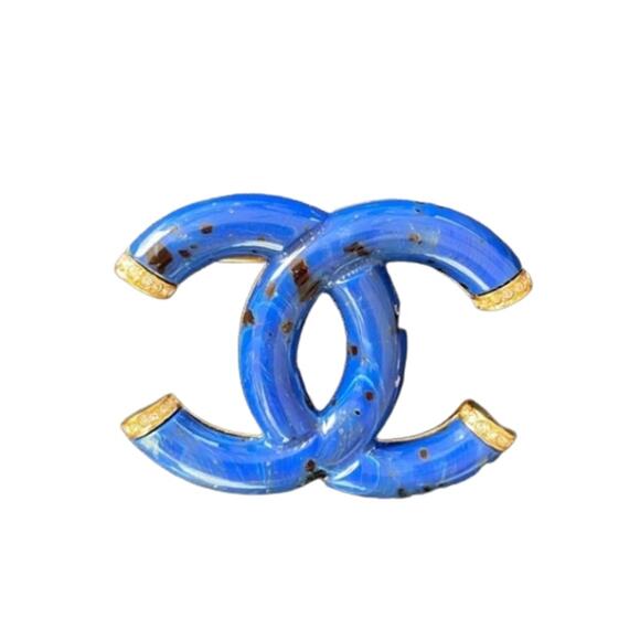 CHANEL Blue Enamel Signature Logo NWT Brooch Pin - Picture 1 of 6